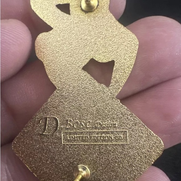 Jumbo Jessica Rabbit Pin Danger ⚠️ Curves Ahead Fantasy LE 50 Pin - Picture 4 of 4